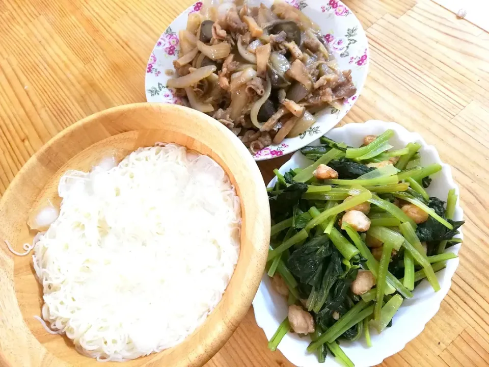 そうめん、ぼんじりと小松菜のおひたし、肉野菜炒め|みぽりんさん