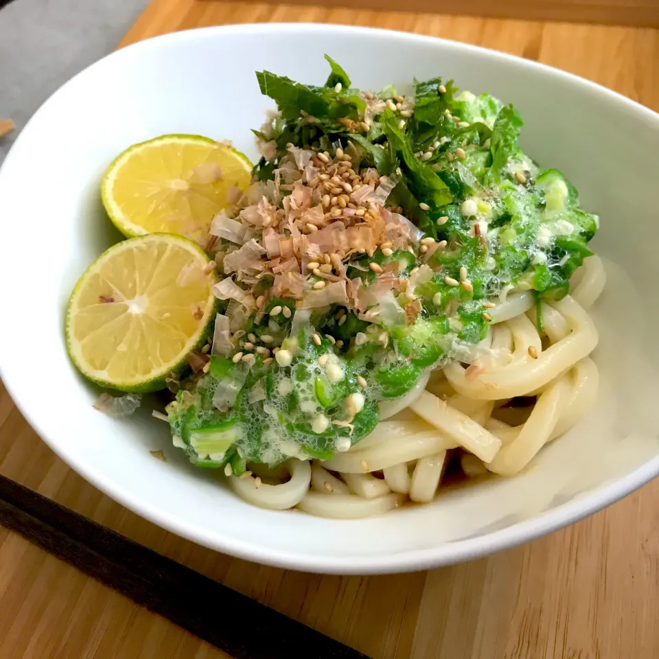 オクラとへべすのぶっかけうどん♪|るん♪さん