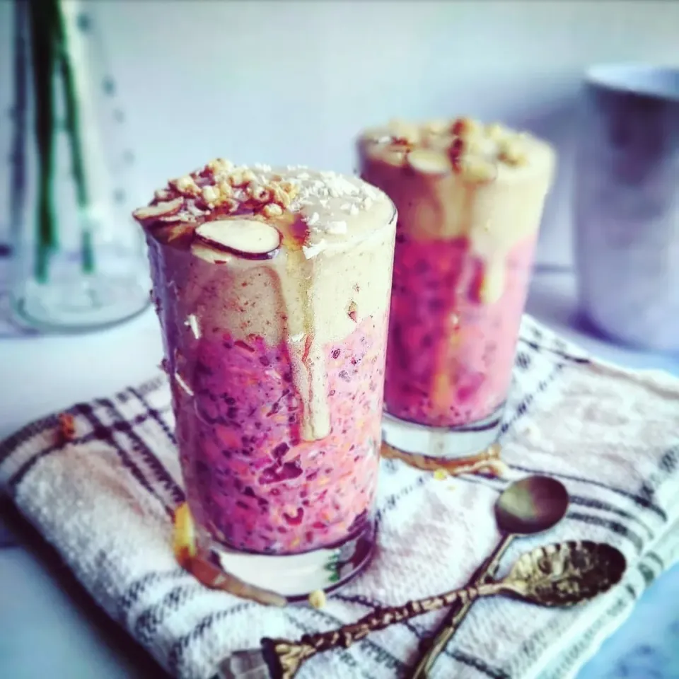 Strawberry Caramel Overnight Oats|Jbunny Caféさん