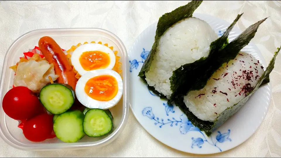 8/21のお弁当🍱
おにぎり🍙弁当|卯月さん