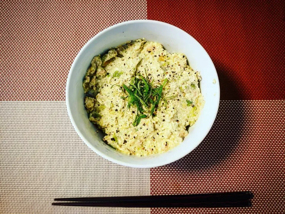 Snapdishの料理写真:ツナアボカド豆腐丼|cookingパパ五郎さん