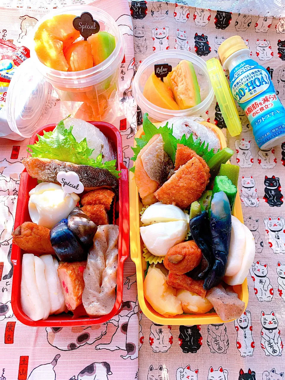 Snapdishの料理写真:#夫婦弁当　#おにぎり弁当　#デザートは黄金桃とプリンスメロン|Blueberry🫐さん