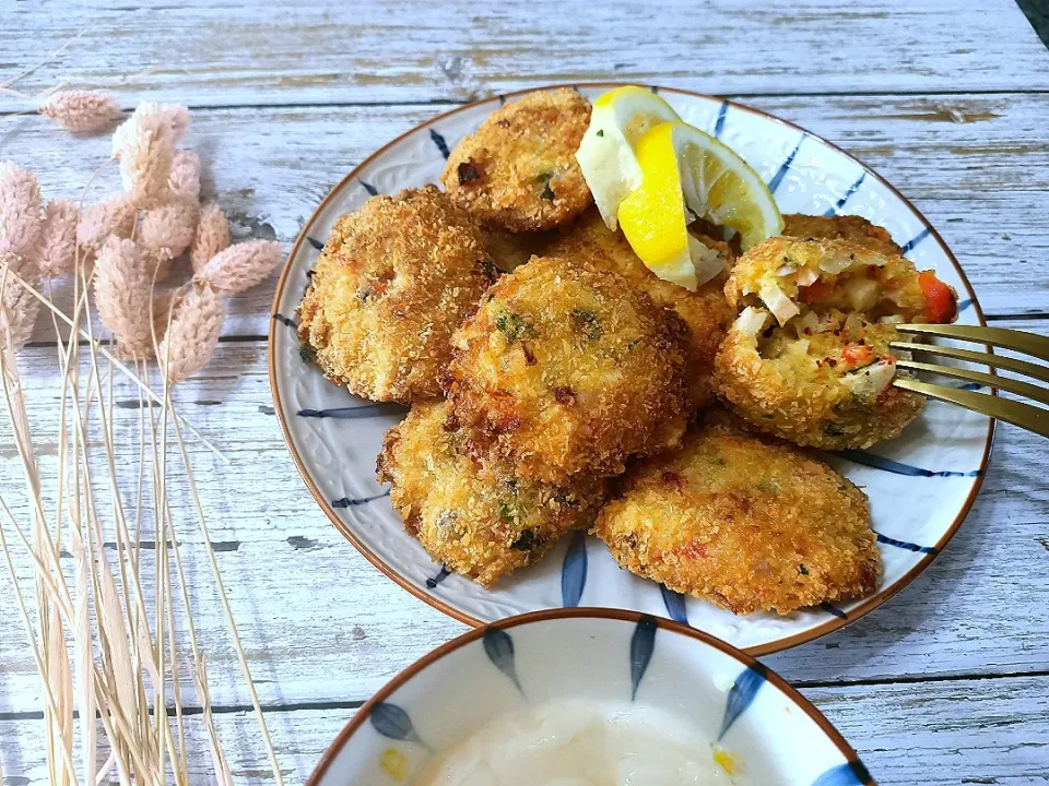 Vegetarian crab meat and cheddar cheese croquettes 🧀 with Lemon Aioli Dip

|Fatmamaさん