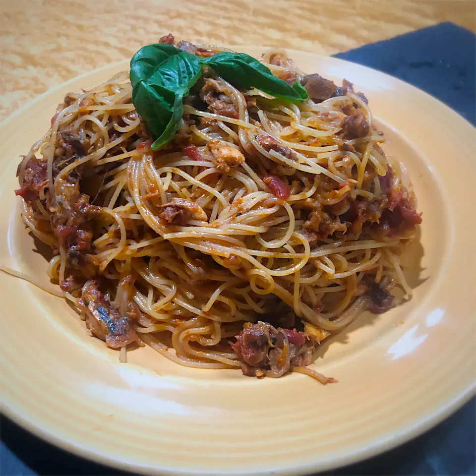 佐野未起の料理 チーズ🧀　トマト🍅たっぷり🐟サバぺぺ🌶のアフターで　サバぺぺパスタ🍝|佐野未起さん