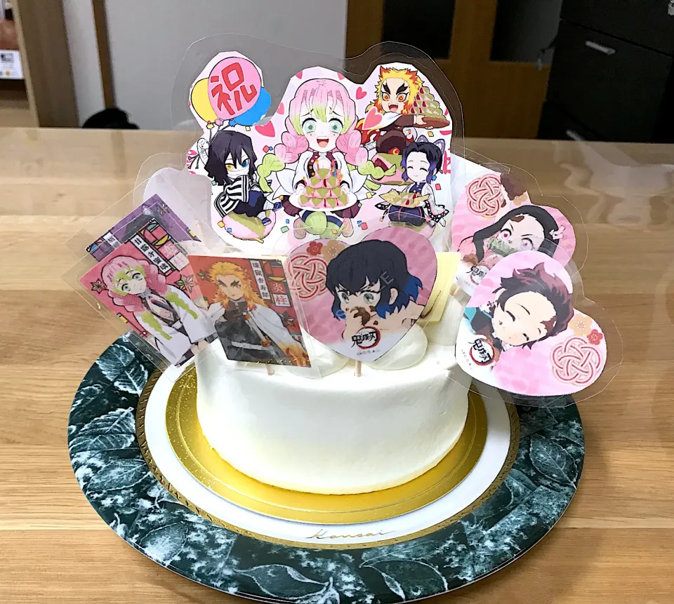 Snapdishの料理写真:飾りすぎ！鬼滅ケーキ🎂|yumikoさん