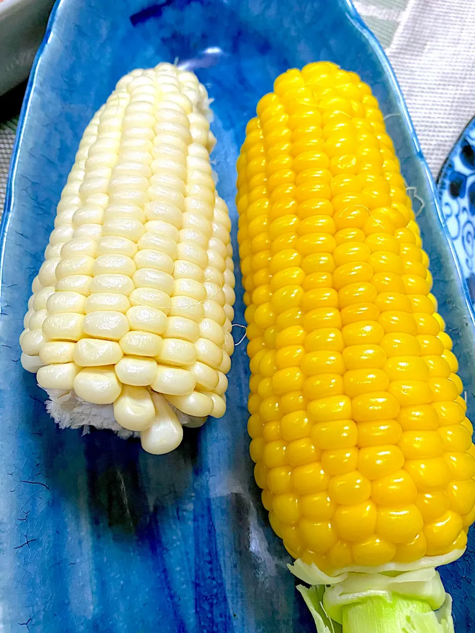 Snapdishの料理写真:富良野とうもろこし🌽黄色と白|1614さん