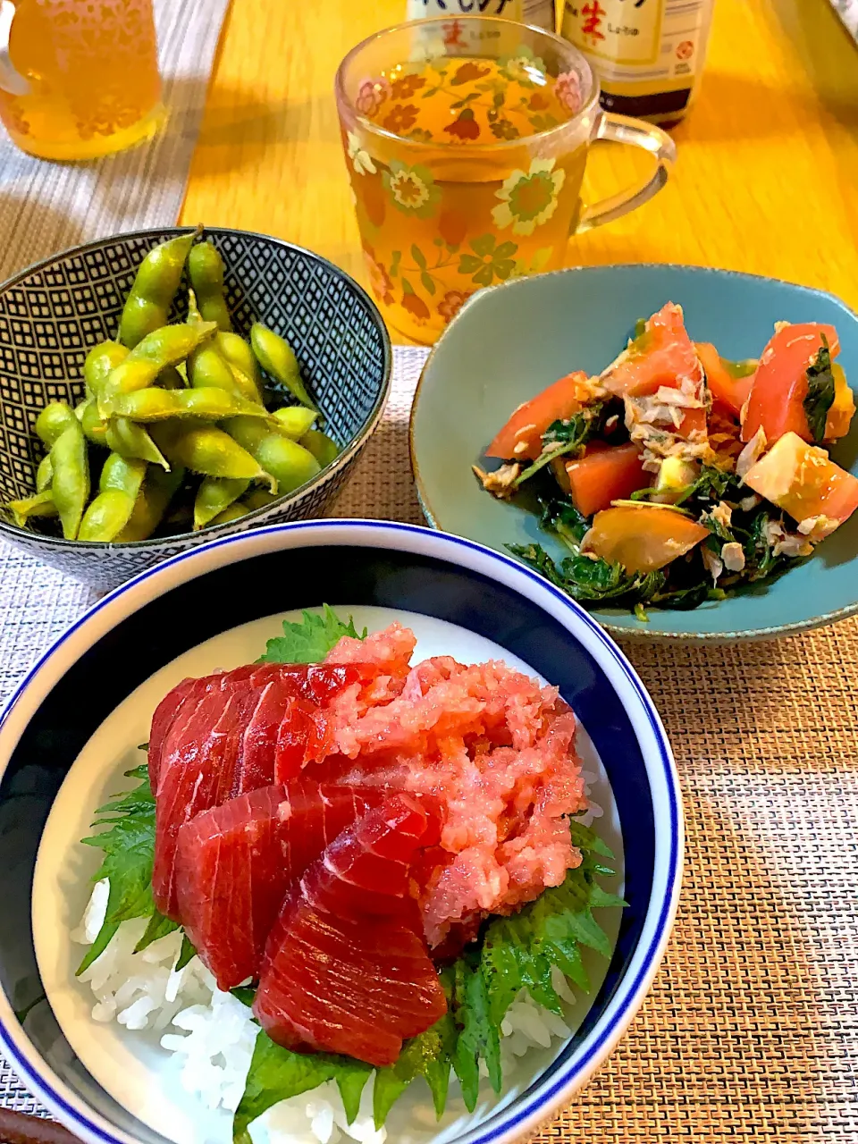 まぐろ丼、モロヘイヤのツナトマトドレッシング、枝豆|Mikaさん