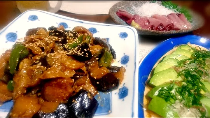 なす🍆と豚肉の味噌炒め
 アボカド🥑サラダ
 ヨコワ(マグロ🐟の小さいの)刺身|びせんさん