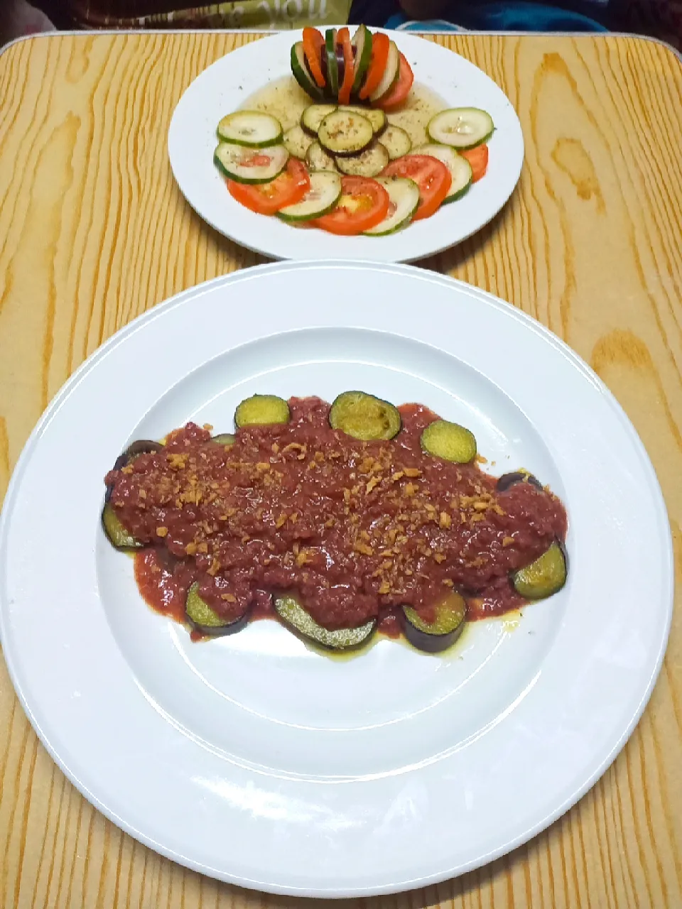 Corned Beef with Buttered eggplant
Cucumber eggplant and tomato in Sweetend venegar|Ambhie Odagenさん