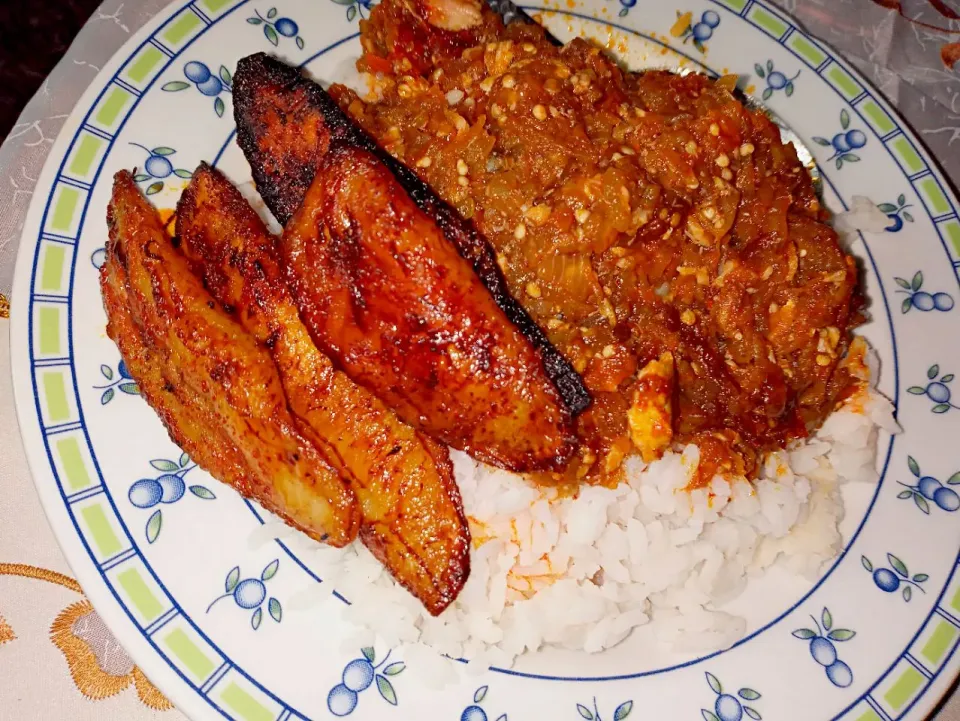 Salmon palm oil stew fry and plantine|Mauria WIlsonさん