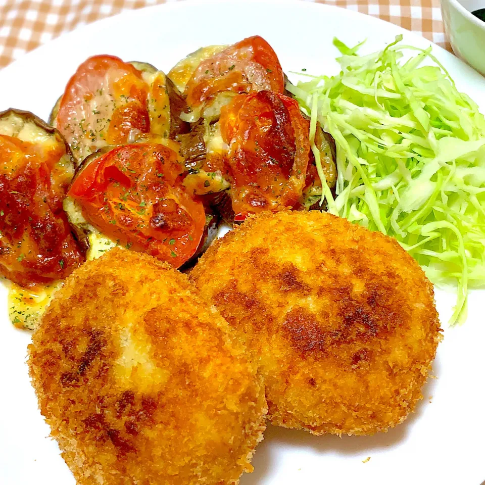 🦀クリームコロッケ＆水茄子トマトのチーズ焼き|yuki🍎さん