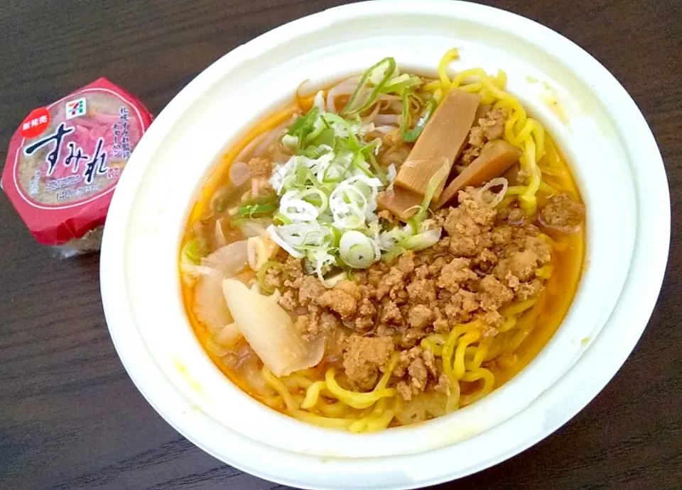 Snapdishの料理写真:セブンのすみれ監修 札幌濃厚味噌ラーメン|じょうさん