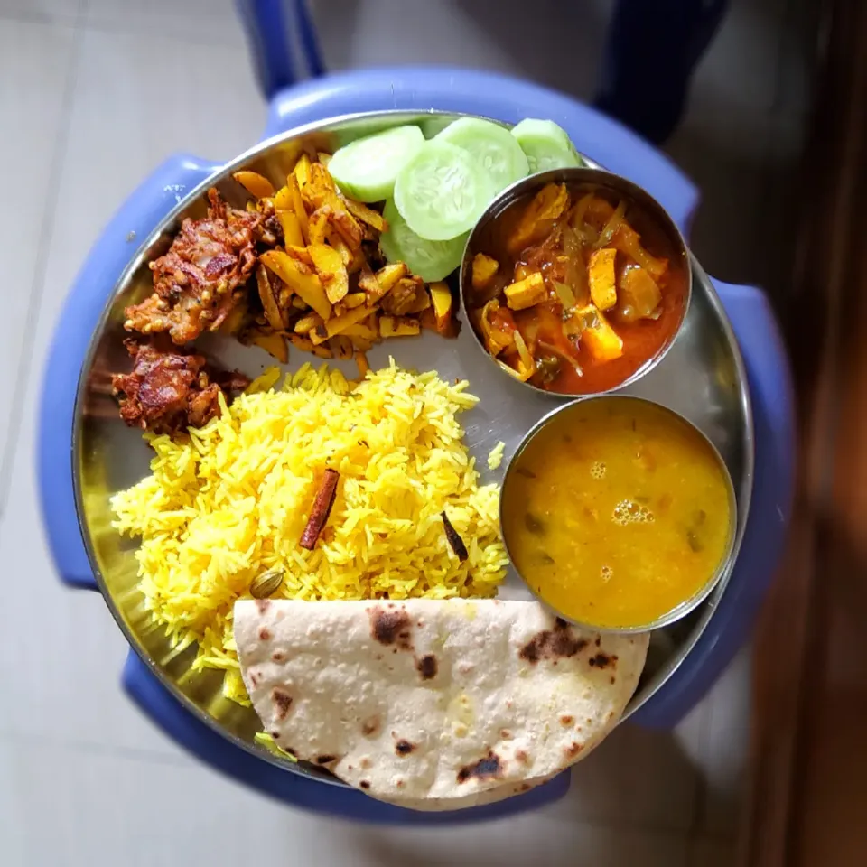 paneer pulav bhujia chapati dal .... full indian dish 🤩|IndianHands🙏さん