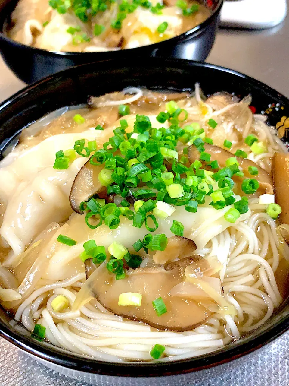 Snapdishの料理写真:野菜使い切りたくて、スープ餃子🥟に野菜いっぱい入れて、ついでそーめん茹でて入れちゃった(^^)！|Yukihiko Ishidaさん