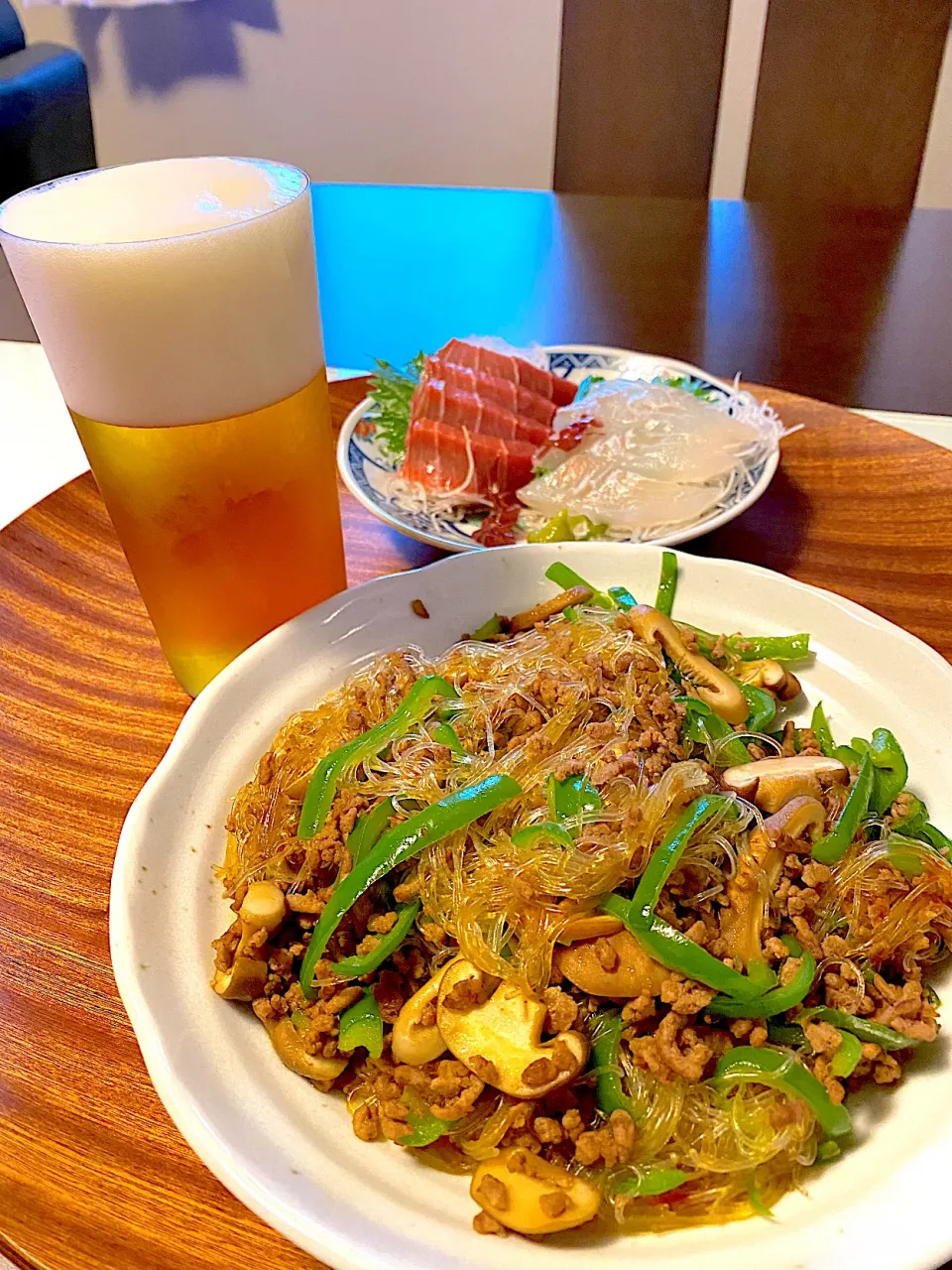 ピーマンと椎茸の中華春雨炒めで生ビール🍺|流線形さん