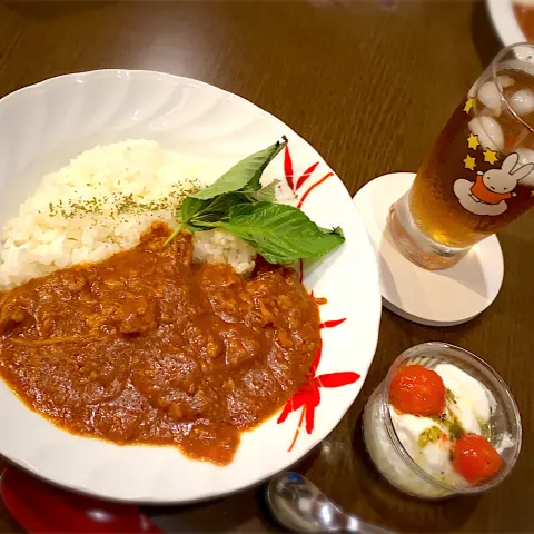 「モロヘイヤ」を使ってみたSnapdishの料理・レシピ写真:バターチキンカレー🍛　ヨーグルト＆トマトのマリネ　モロヘイヤソース　麦茶