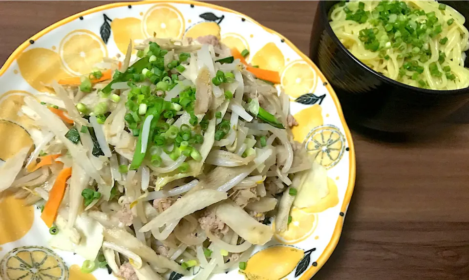 野菜炒めタワー盛り　ざるラーメン|akihuyuさん