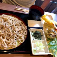 Snapdishの料理写真:三年目は倦怠期で天ざる蕎麦|きむらゆりかさん