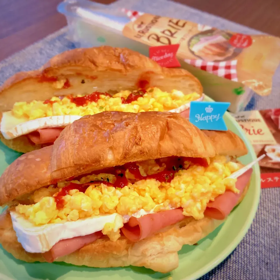 Snapdishの料理写真:ハムチーズエッグサンド🧀|はるさん