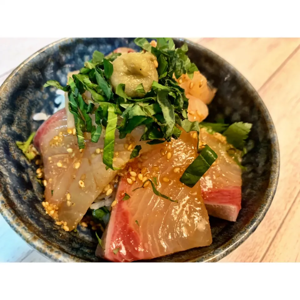 Snapdishの料理写真:鰤の漬け丼🐟|HALさん