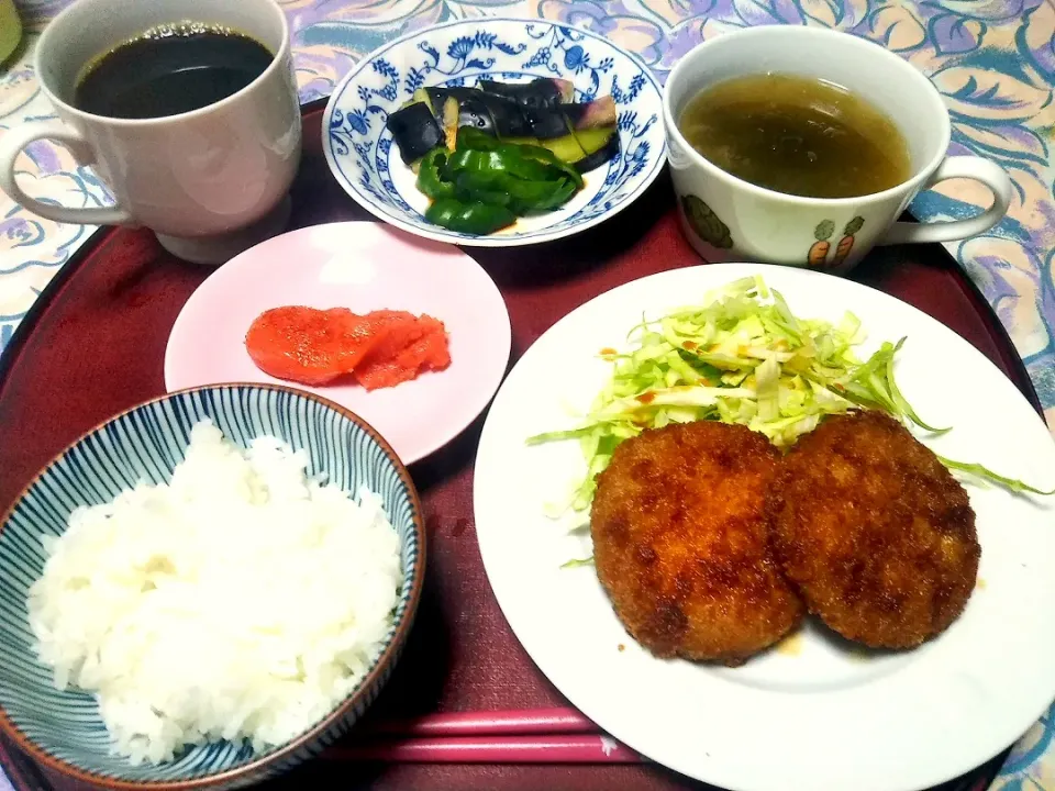 よねばーばの朝ごはん
メンチカツキャベツ添え
とろろ昆布の味噌汁
茄子とピーマンの糠漬け
辛子明太子
ご飯、コーヒー、|yoneばーばさん