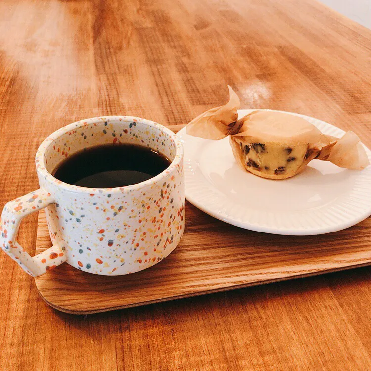 レーズンバターサンドとコーヒー🧈☕️|ちゃみこさん