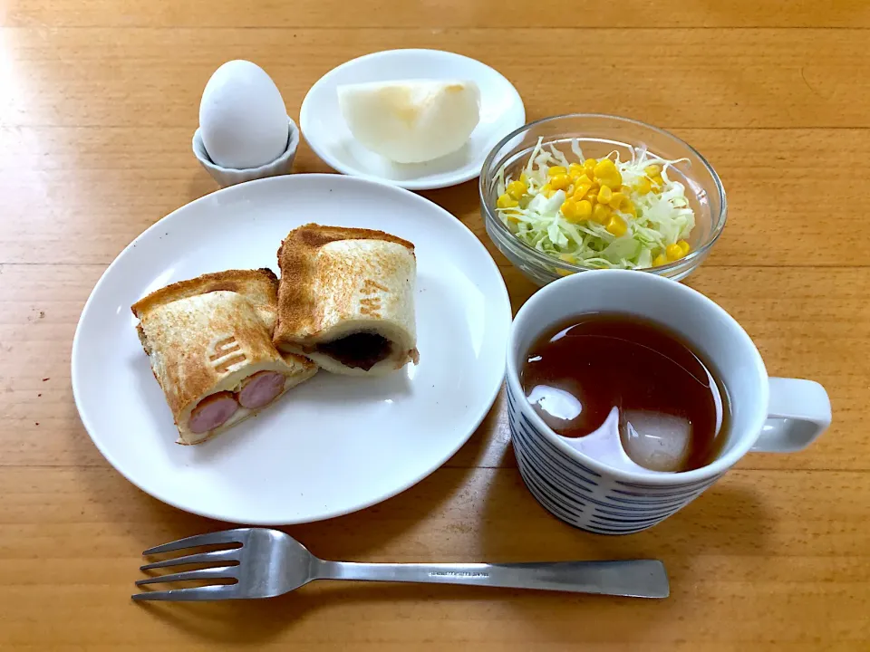 Snapdishの料理写真:#ホットサンド、#ゆで玉子、#サラダ、#梨（豊水）、#アイスティー|tatsuya_kidさん