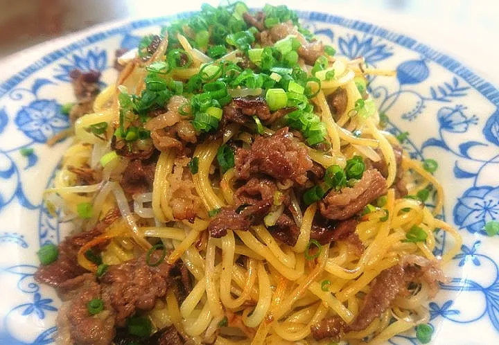 Snapdishの料理写真:佐野未起さんの料理

 牛ねぎ だし醤油焼きそば✨|びせんさん