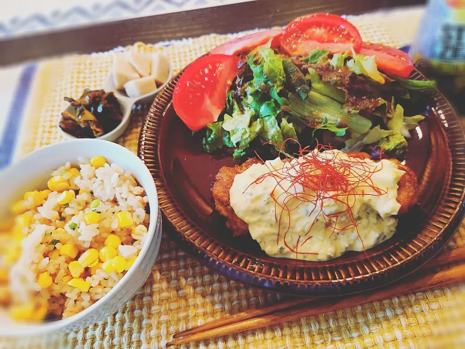 Snapdishの料理写真:★小料理屋ちえこ　お品書き★
🐓チキン南蛮
🌽トウモロコシご飯
🍅グリーンサラダとトマト|☆Chieco☆さん