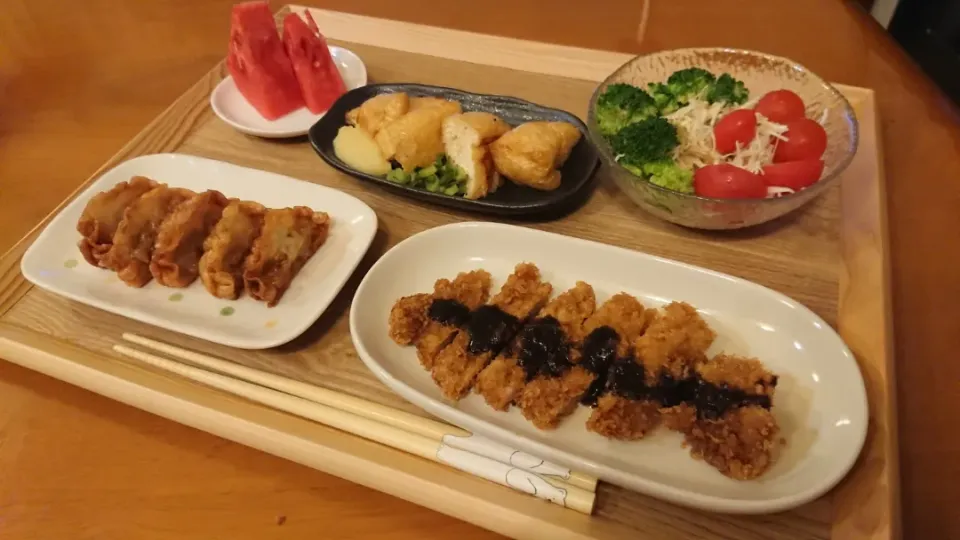 茶色い夕食(^_^;)
☆トンカツ
☆揚げ餃子
☆焼き厚揚げ
☆サラダ
☆スイカ|chikakoさん