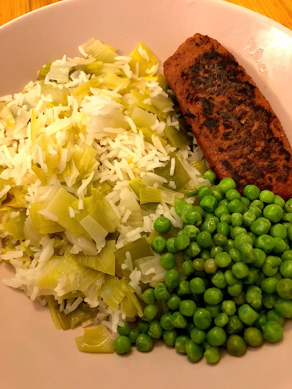 Vegan salmon, peas and rice with leek|MissYumYumさん