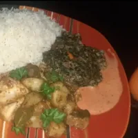 white rice with chicken & potato salad ,spinach mashed with chicken livers in a mushroom sauce, and a thick dipping sauce|Molefe Mathuntshaさん