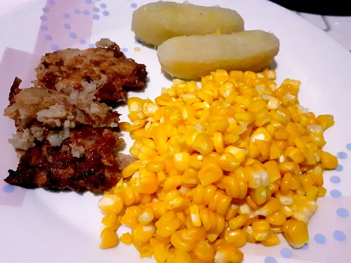 sweet corn with banana and fried  ground  pork.|Charie Ortizさん