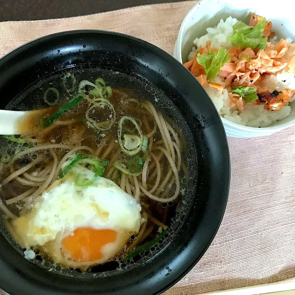 Snapdishの料理写真:蕎麦と鮭ご飯|純さん