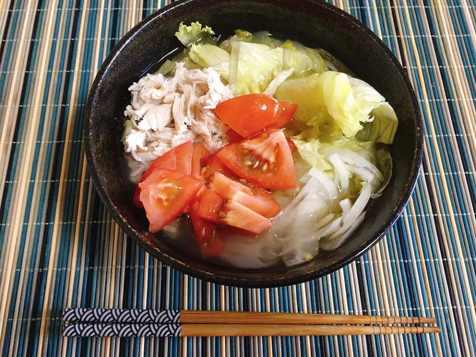 蒸し鶏と野菜のフォー🍅|ちぐあささん