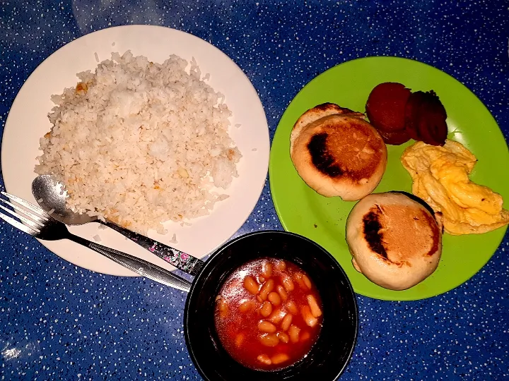 breakfast 
rice ,toasted  bread, scrambled  egg, beans and meat loaf|Charie Ortizさん