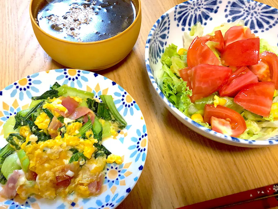 青梗菜と卵の炒め物✨トマトサラダ💕|さおりさん