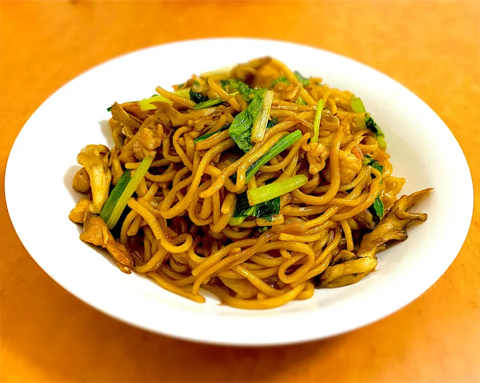 Snapdishの料理写真:Faster dinner menu’s: yakisoba with chicken, mushroom and bok choy, いただきます|MI 「いどりす」さん