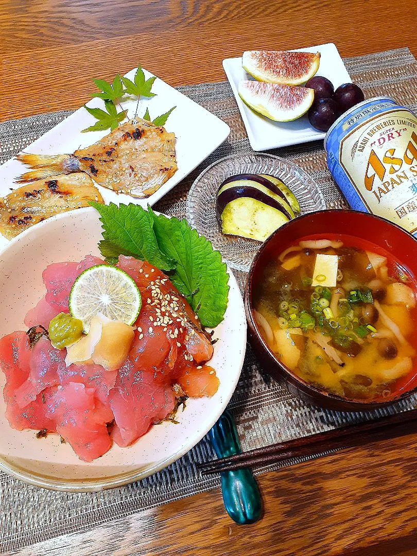 まぐろ丼定食☺️
子むつみりん干しと共に|fumfumさん