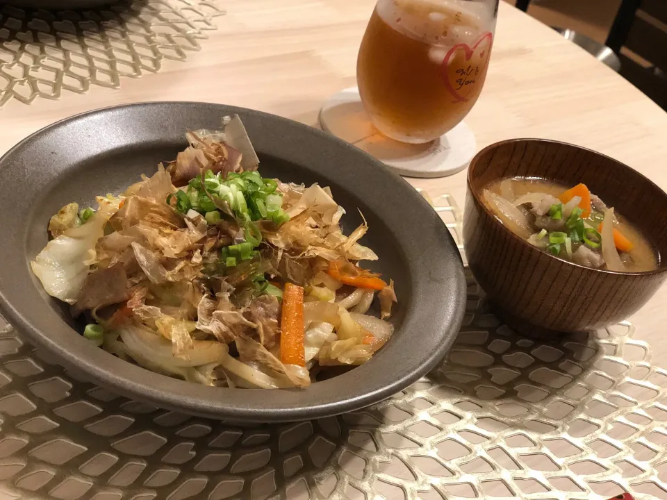 Snapdishの料理写真:和風焼きうどんと豚汁|ひろさんとゆりさんさん