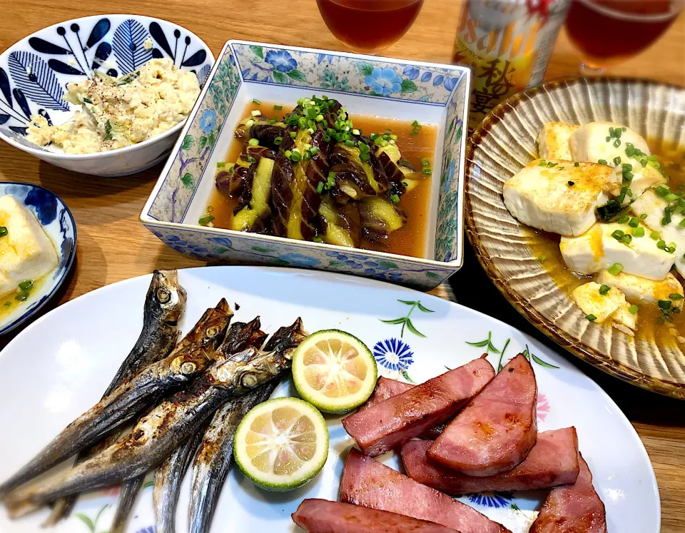 揚げ出し風味豆腐の鶏餡掛け　茄子の揚げ浸し　焼きめざし　ハムステーキ|じゅんさんさん