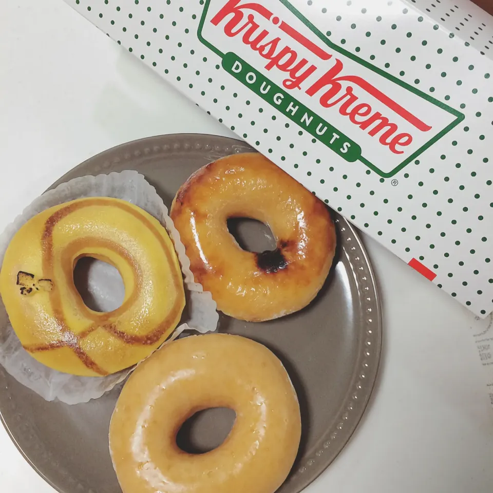 Snapdishの料理写真:Krispy Kreme DOUGHNUTS🍩|waiwaiさん