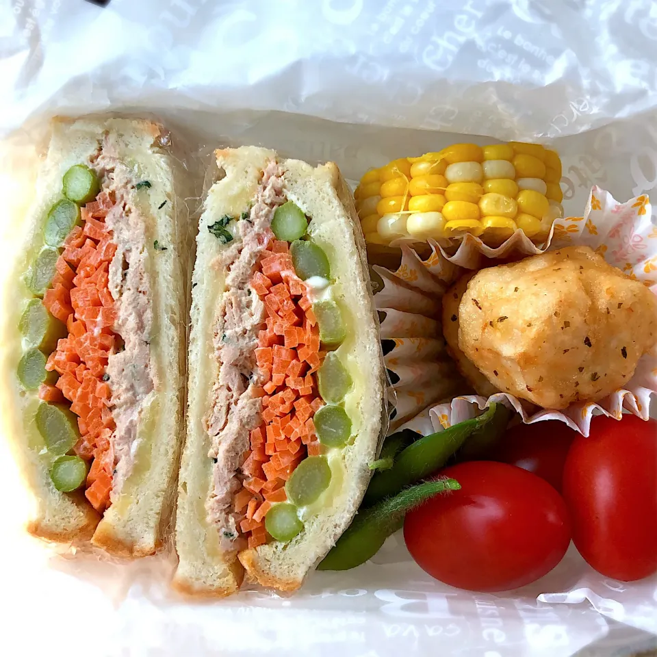 ツナサンドのランチボックス🥪|かおさん