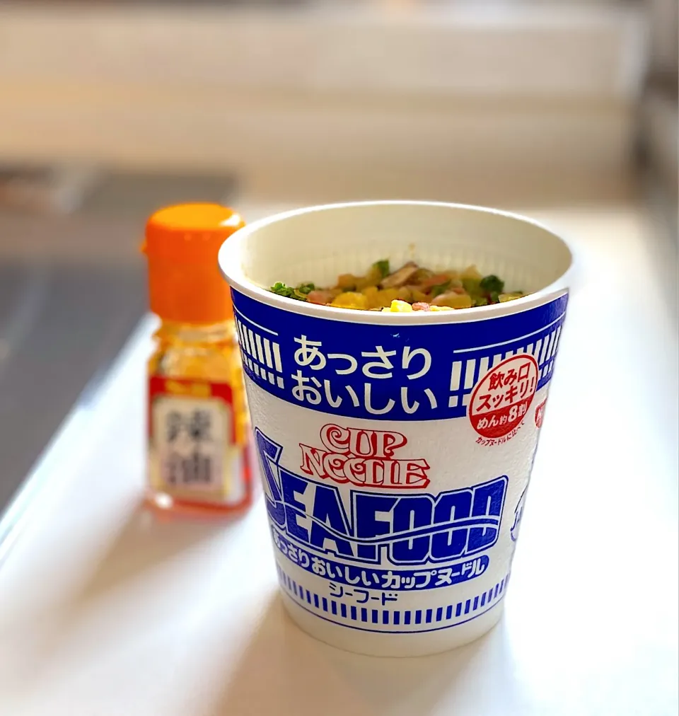 カップ麺にラー油と七味|かっちゃん杉さん