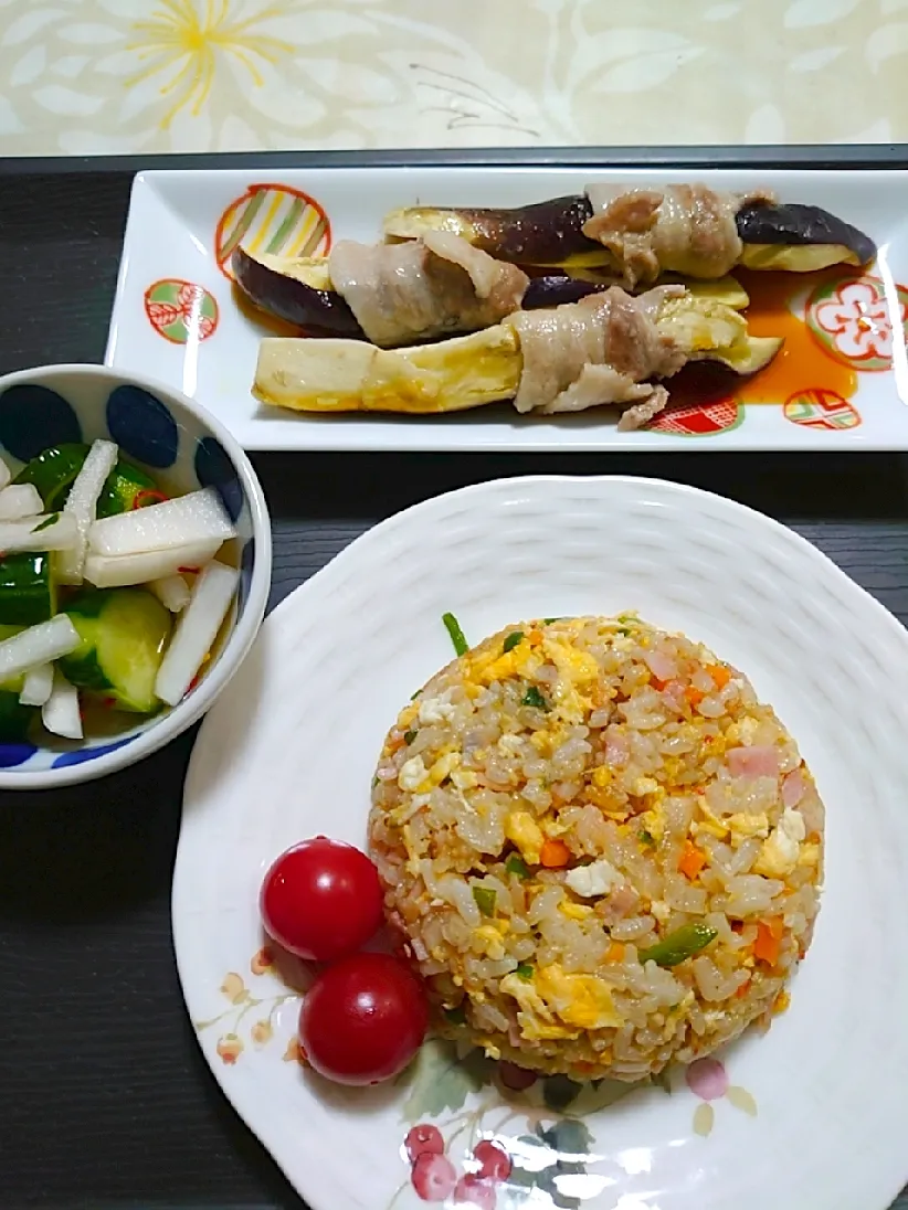 夏バテ用献立

炒飯とナスの肉巻きポン酢
キュウリと大根の浅漬け
|🍒ふみりん🍒さん