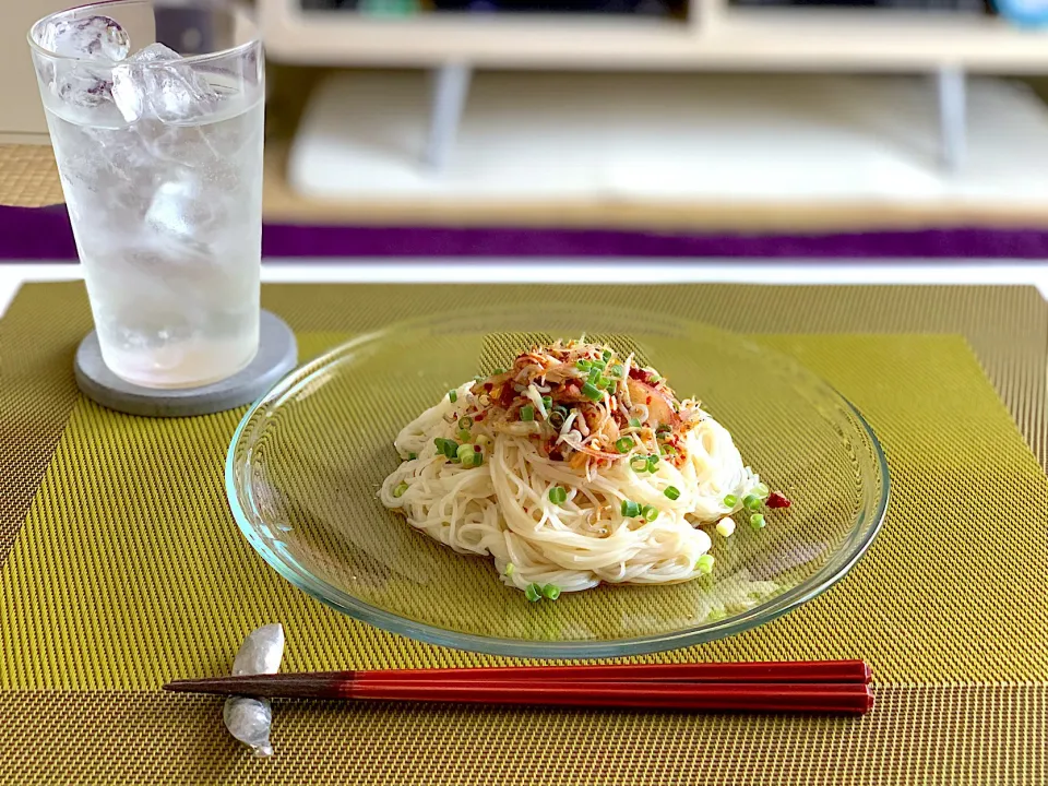 お昼ごはん。茗荷としらすとゴマのぶっかけ素麺。|yukiさん