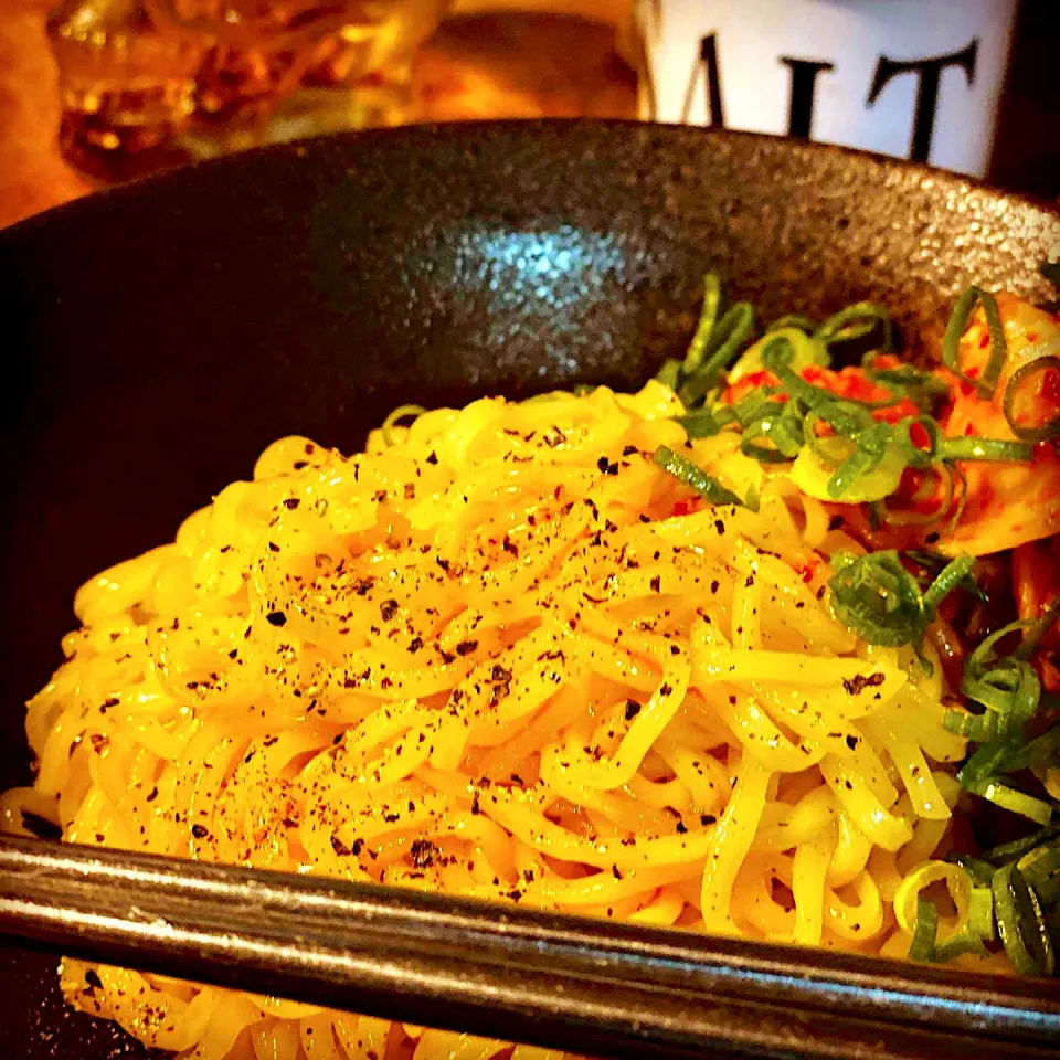 Hot Day Cold Noodle Supper  !  Cold Noodles with Kimchi mixed in Sesame Oil and Black Pepper with a cold remade Sesame Dipping sauce #kimchi #noodles #sesame #s|Emanuel Hayashiさん