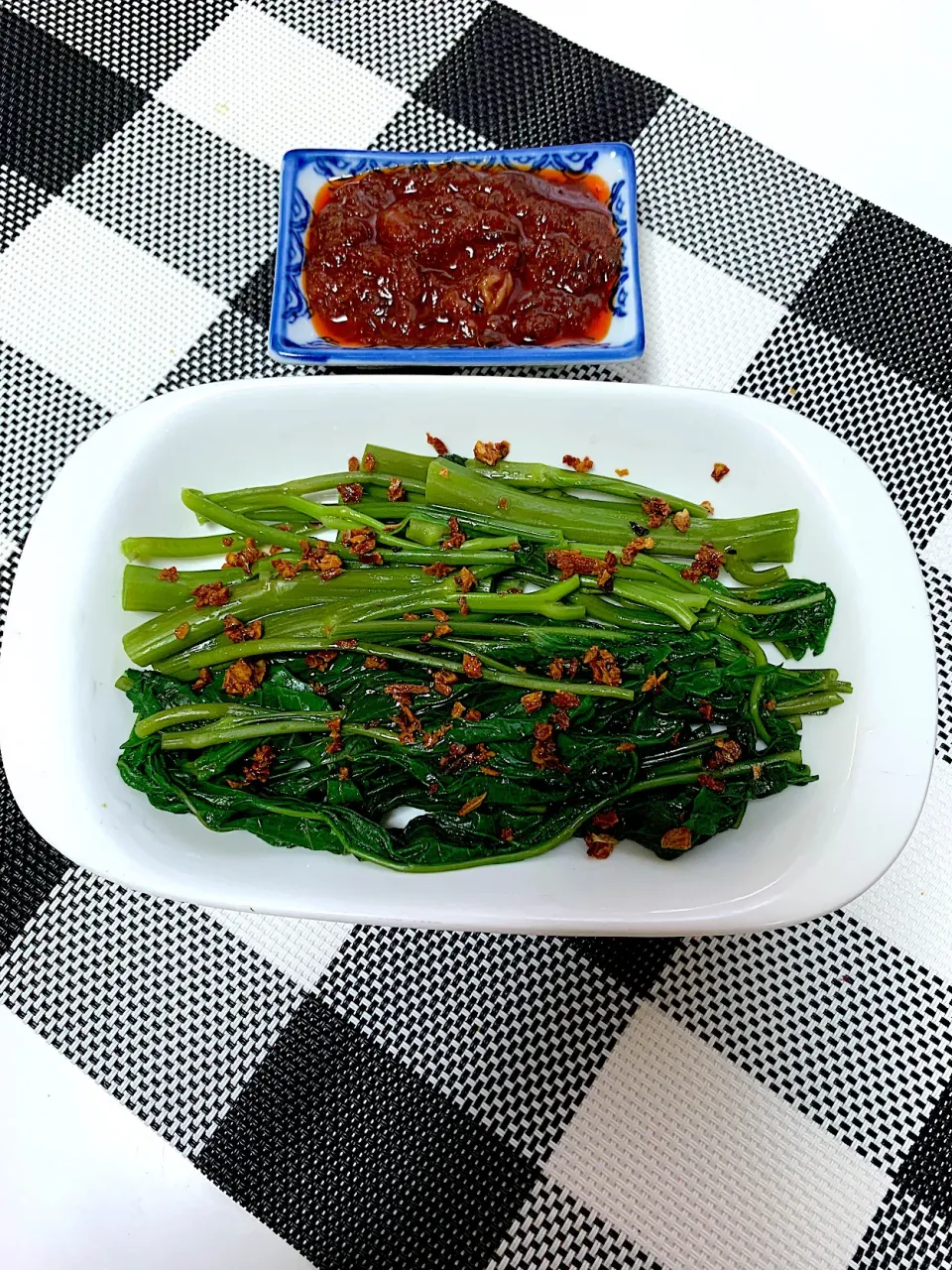 Snapdishの料理写真:Garlic kangkong w/ bagoong|gachiyunaoさん