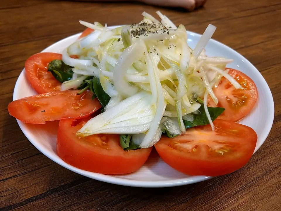 トマトと玉ねぎのバジルサラダ|nononounさん