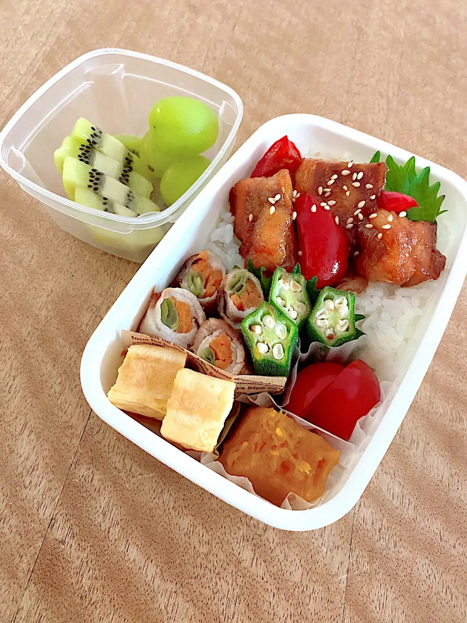 Snapdishの料理写真:サーモンと夏野菜のオイスターソース炒め弁当|Sakikoさん